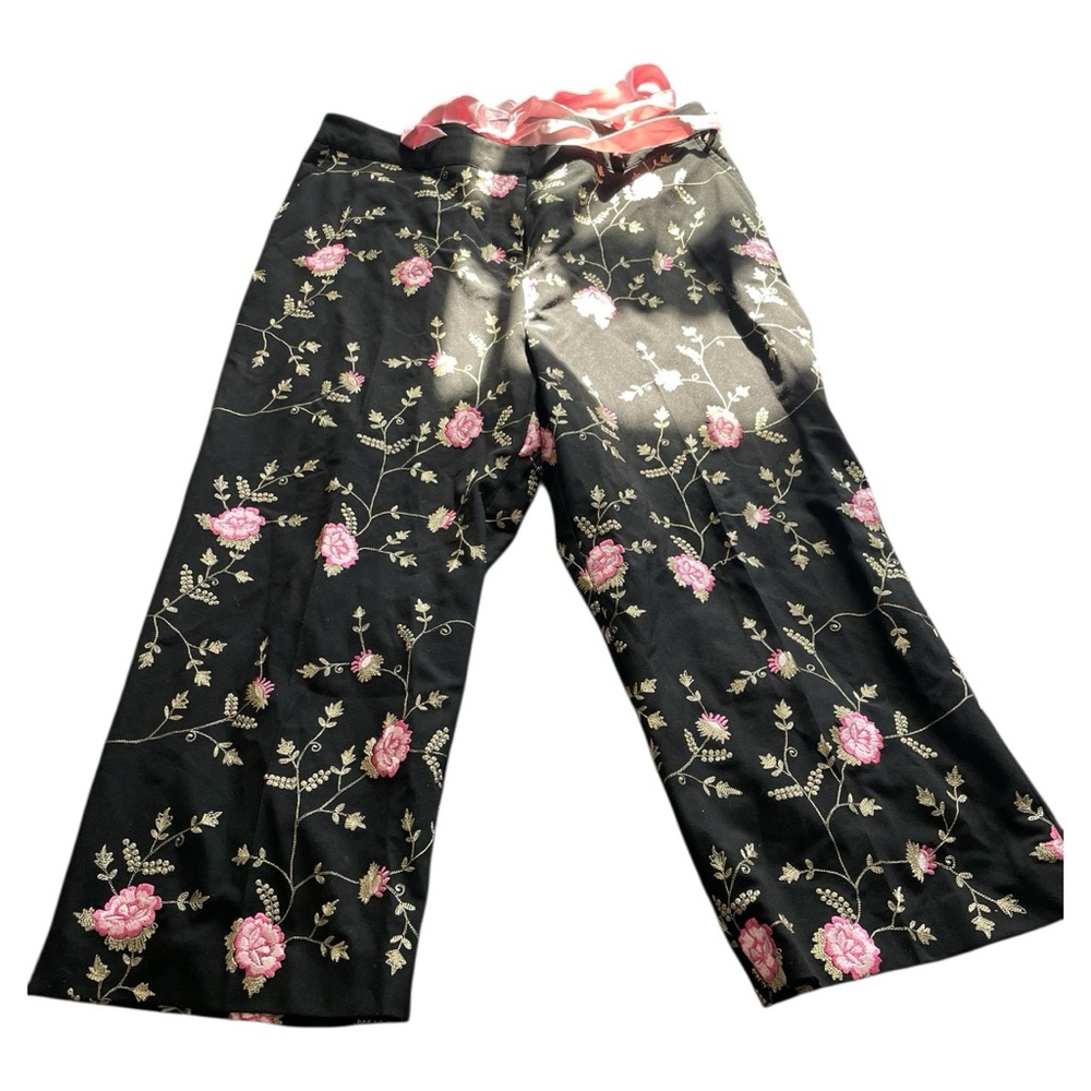 EUC Karen Kane Lifestyle Petites black/pink floral embroidered cropped pants 14P